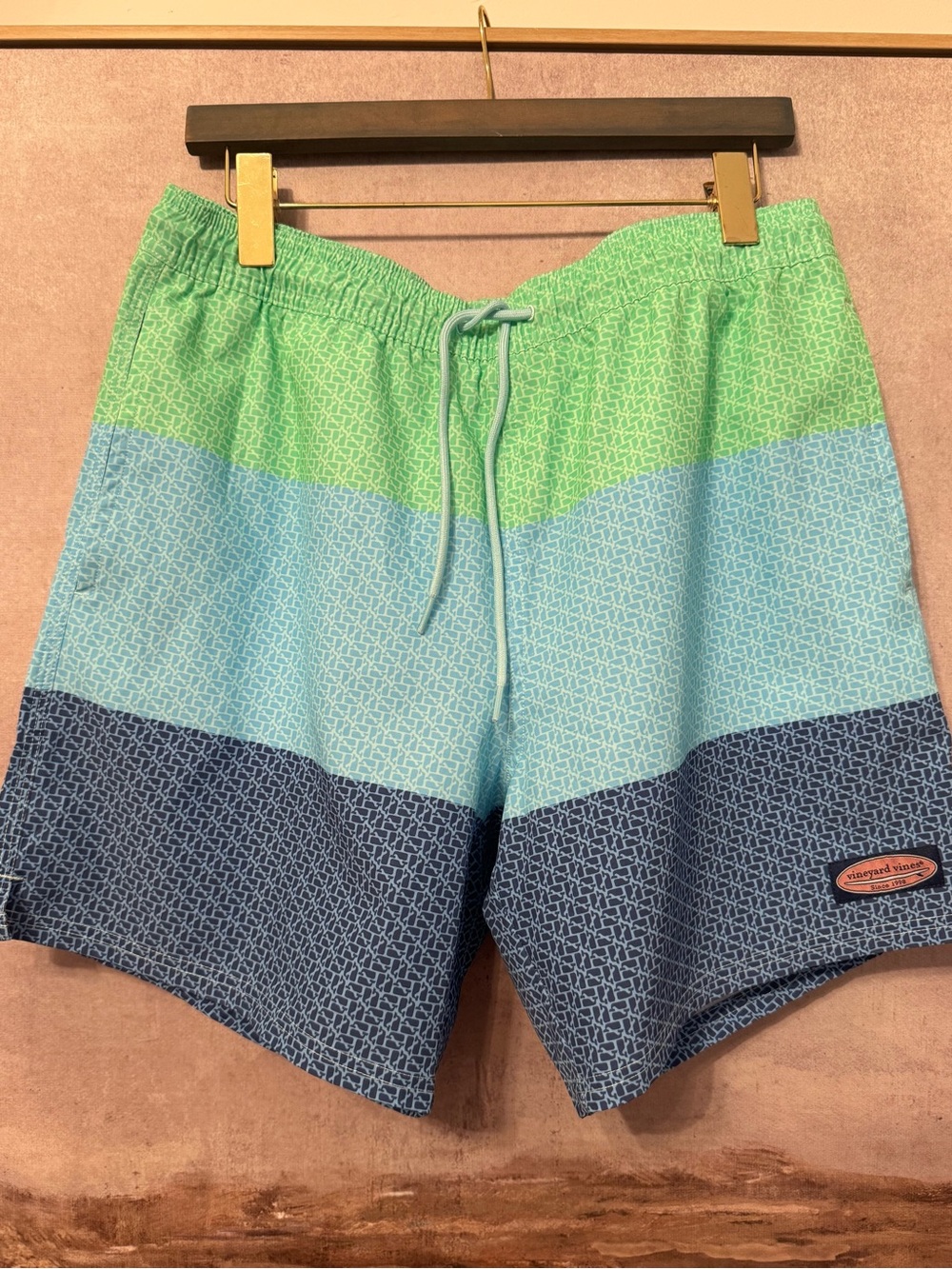 Vineyard Vines / Mens Swim Trunks 7” / Size M